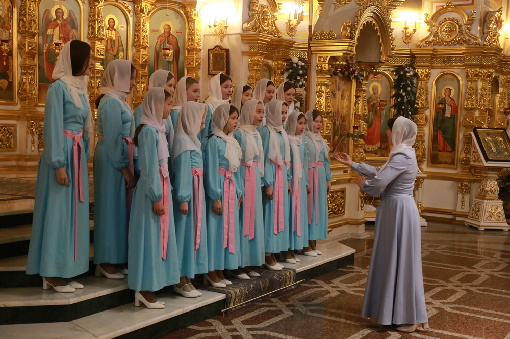 Архангел михаил икона византия. Архистратиг михаил с небесным воинством. Ангел и воинство ангелов славит бога. Мануил панселин архангелы. 21 ноября собор архистратига михаила и прочих небесных сил бесплотных.