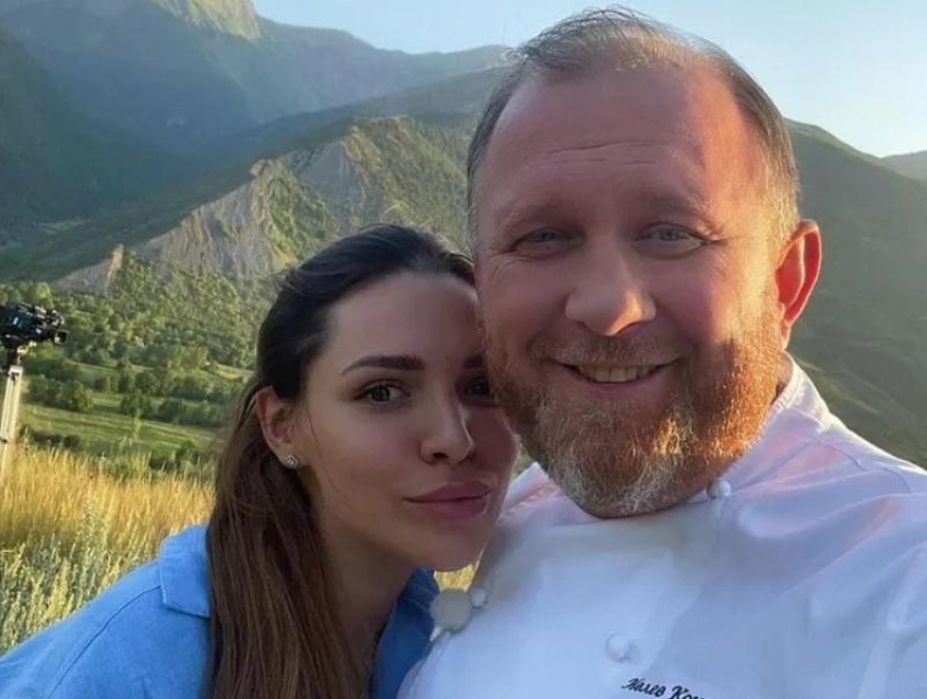 «Пропиарилась благодаря Ивлеву?»: красавица-жена главного шефа страны стала жертвой травли после расставания 