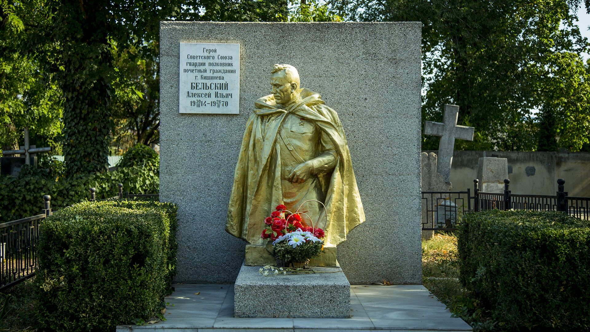 Алое знамя над освобожденным Кишиневом: памяти Алексея Бельского - Sputnik Молдова, 1920, 24.08.2025