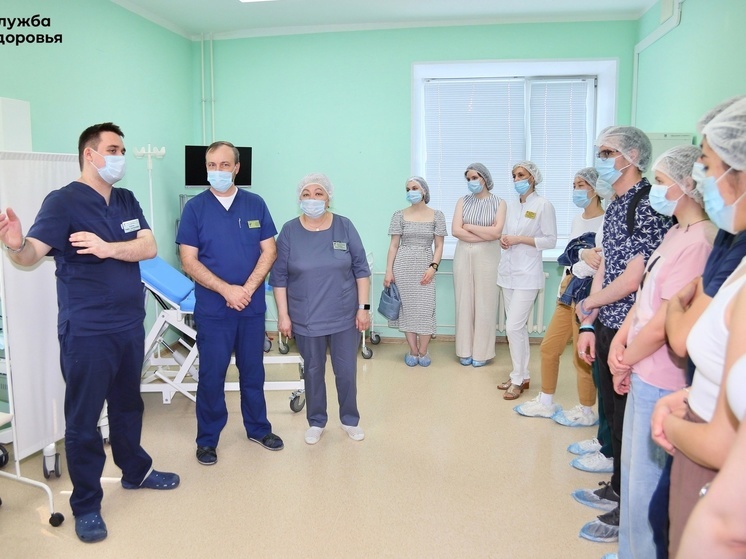 Будущие медики посетили областную больницу в Тобольске в рамках Дня открытых дверей