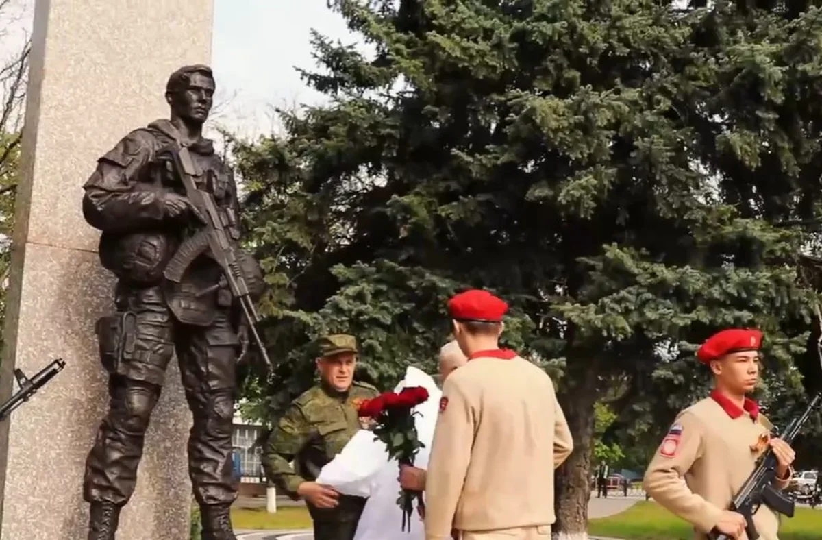 Памятник участникам СВО открыли в Тбилисском районе