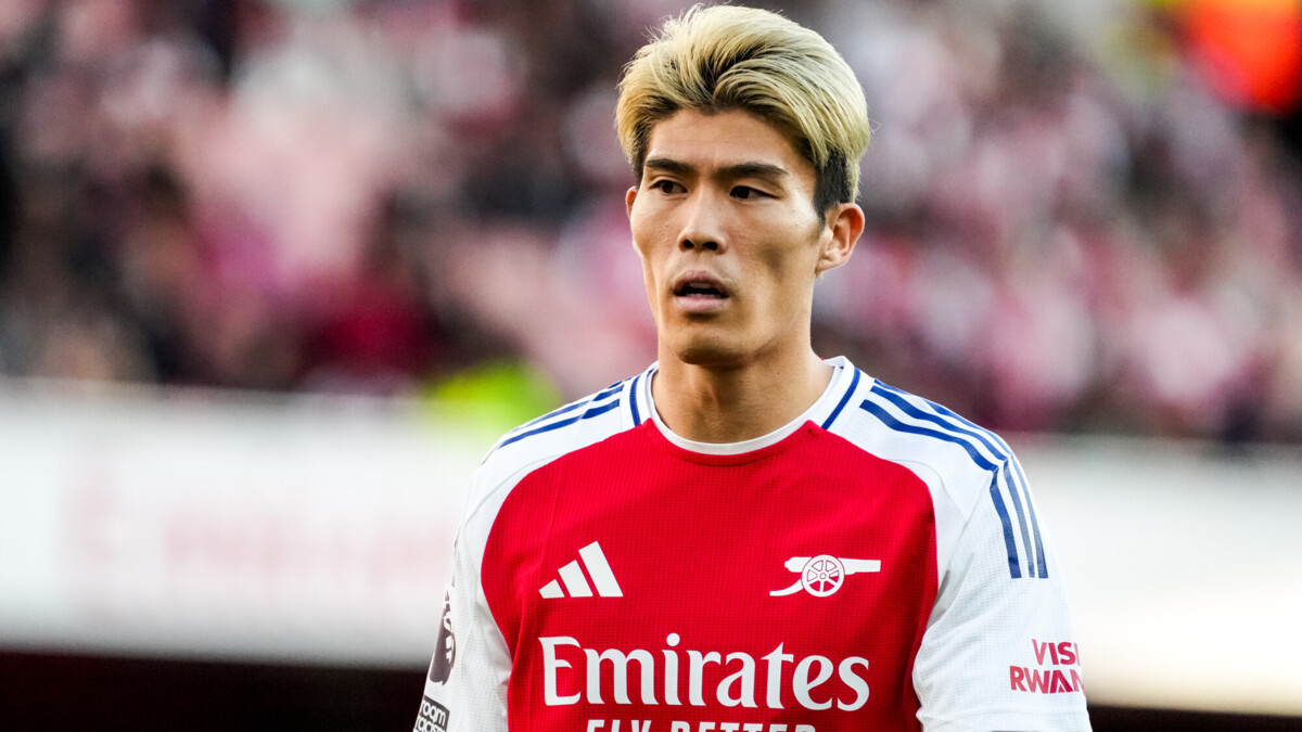 Лондонский «Арсенал» расторг контракт с Томиясу