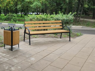 Лавочки вне закона: пенсионерам отказали в установке скамеек около дома
