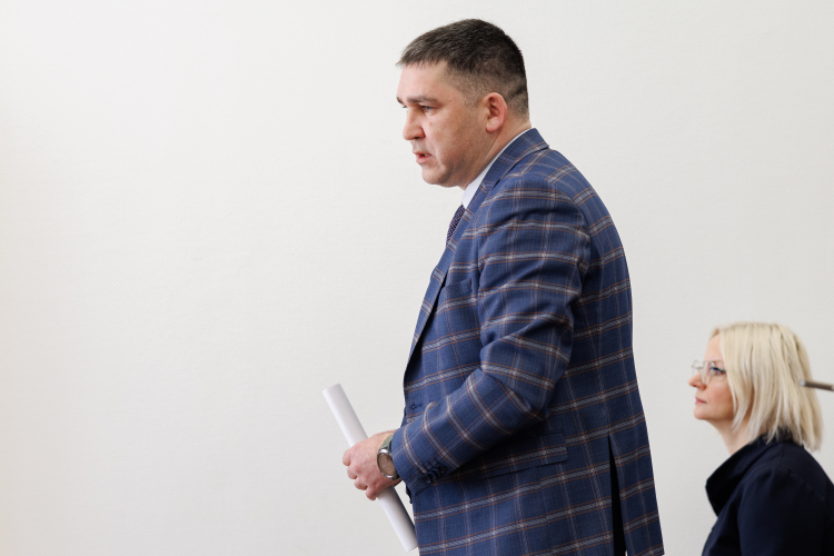 По словам адвоката Сафина, на квартиру на ул. Чистопольская, 86 Любовь Логоша вместе с мужем накопили 3 млн рублей самостоятельно. Вторая квартира там же куплена за 6 млн рублей, который Логоши получили от Пигулевской по долгу перед Долгополовым плюс 2 млн рублей личных сбережений