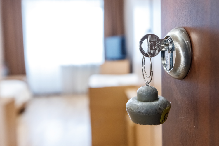 Хабиров обратил внимание на приостановку одной из мер поддержки из-за бюджетных ограничений — льготного проживания в санаториях родственников участников СВО