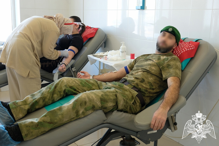 Росгвардейцы стали участниками предновогоднего донорского марафона в Дагестане