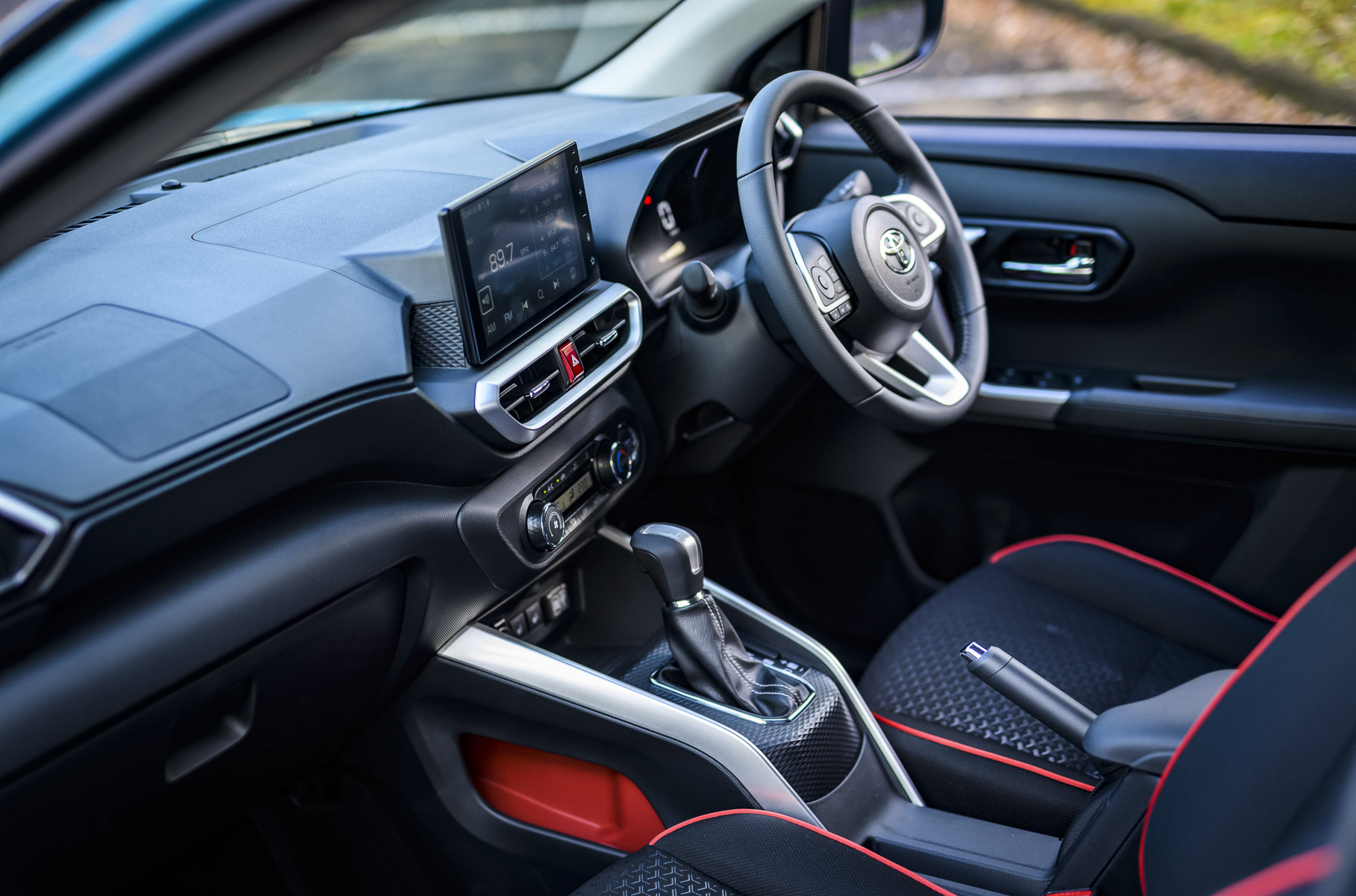 Toyota raize. Toyota Raize 2019. Toyota Raize 1.0 CVT, 2019,. Toyota Raize салон. Toyota Raize Interior.