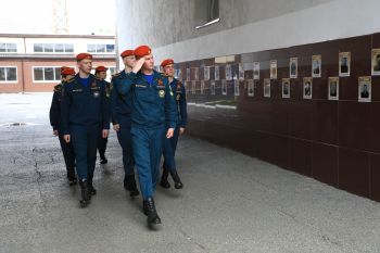 Память, живущая в сердцах: курсанты Уральского института создали памятную экспозицию ко Дню Победы