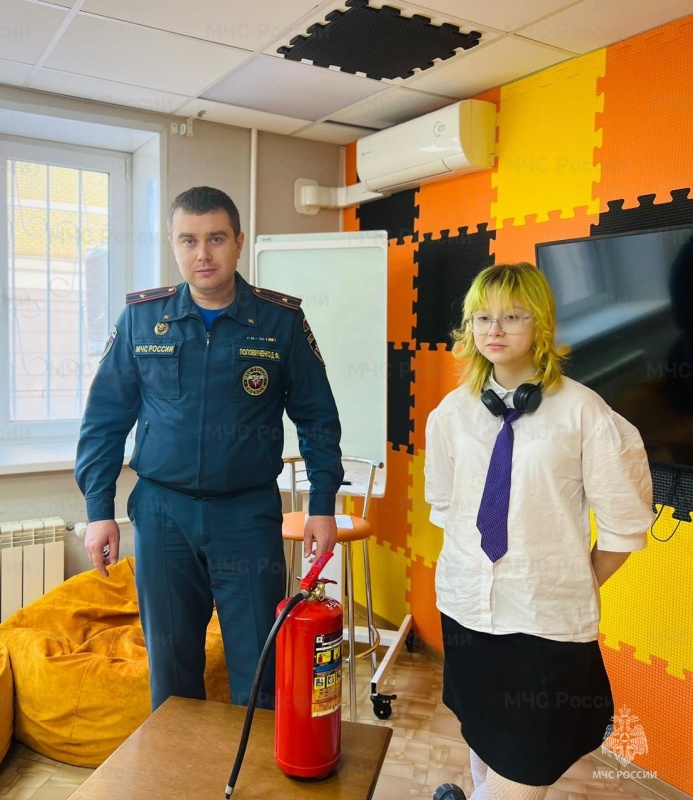 Сотрудники МЧС России по Юго-Западному административному округу провели профилактическое занятие в семейном центре «Оберег»
