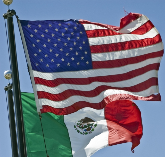 Флаги США и Мексики