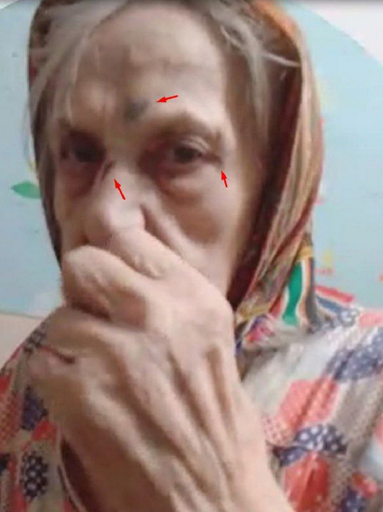 Мать издевавшегося над бабушкой красноярского подростка заявила об угрозах сыну