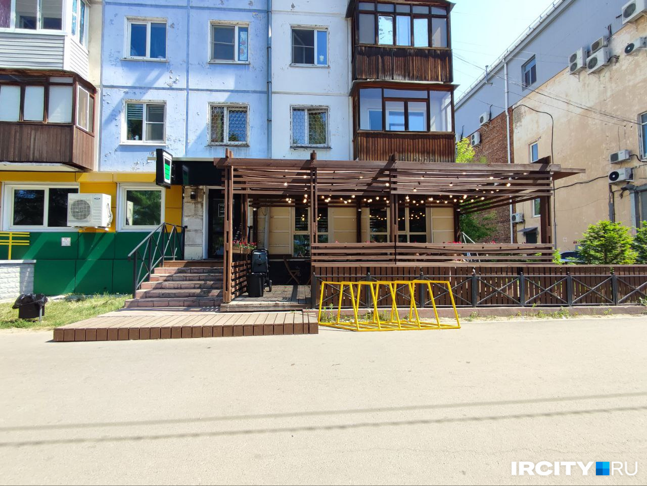 Кафе, где произошла стрельба, сегодня работает