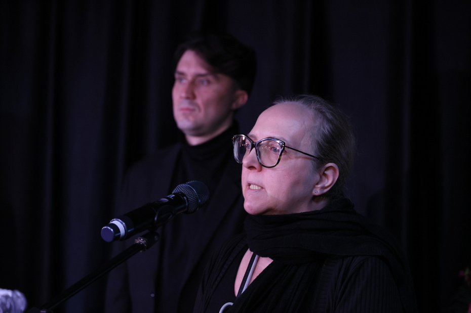 Моника Белова на церемонии прощания со Всеволодом Шиловским в Московском театре Всеволода Шиловского