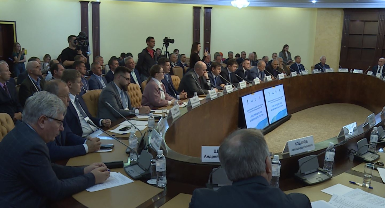 Роль природного газа в развитии Югры и России обсуждают в Ханты-Мансийске