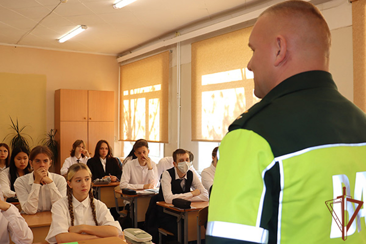 Мероприятия для школьников провели росгвардейцы на Дальнем Востоке