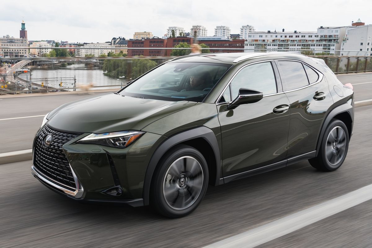 Такие маленькие, а уже кроссоверы: цены и проблемы самых дешевых премиум-паркетников