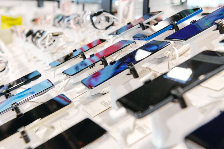 Honor может возобновить продажи смартфонов в России