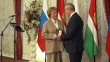 Шапша-вручает-награды1-0930.jpg