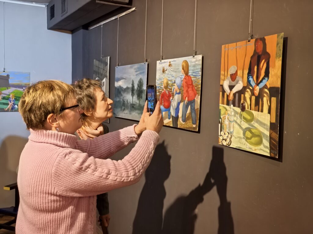 Январская выставочная волна задаёт новгородцам вопросы и настроение на год вперёд