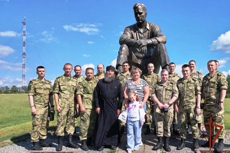 25 июля росгвардейцы Алтайского края вспоминают своего земляка писателя Василия Шукшина
