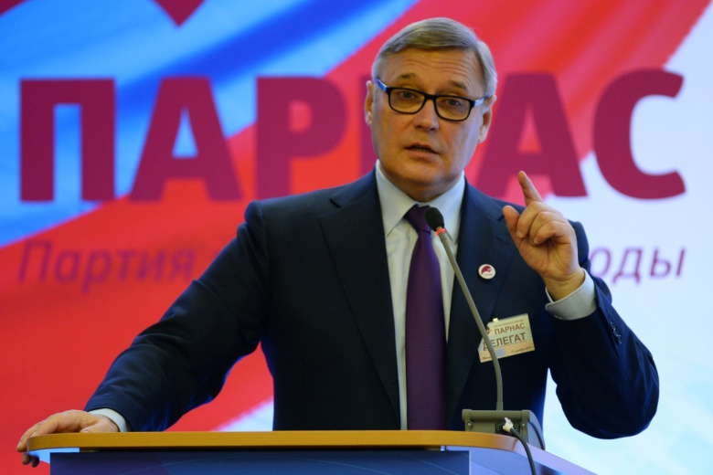 Бывшего премьера России признали террористом и экстремистом