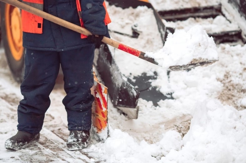 Снегопад в Свердловской области: где выпало больше всего снега в ночь с 6 на 7 ноября | В Свердловской области Михайловск лидирует по количеству снега 7 ноября