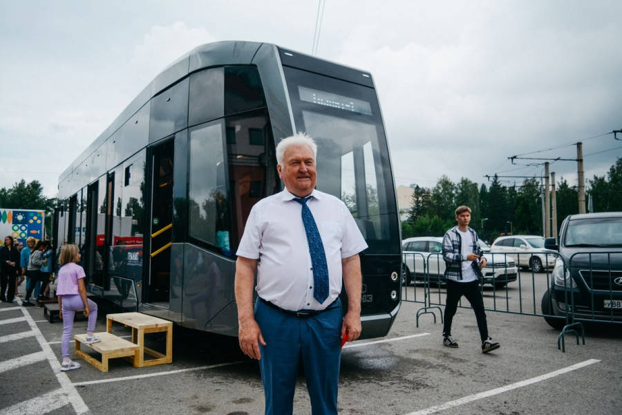 Презентация «Гранита» — первого трамвая, который спроектировали и собрали в Барнауле.