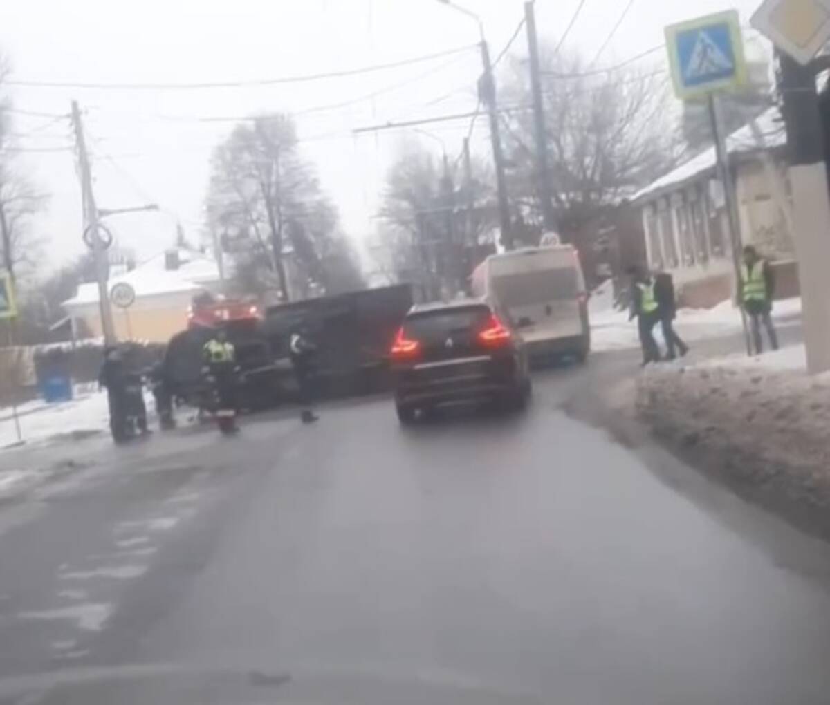 Дтп московский микрорайон брянск на улице речной. Авария на полтиннике в брянске. Авария в брянске в фокинском районе. Авария на урицкого сегодня брянск. Что происходит в брянске на данный момент.