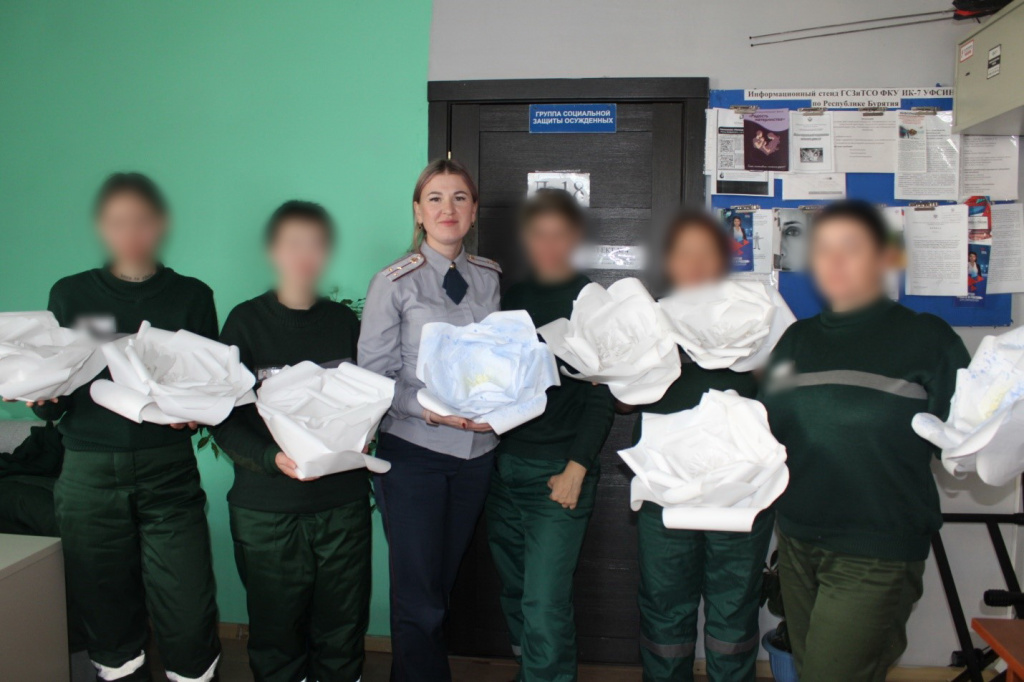 Мастер-класс «Розы маме» состоялся в исправительной колонии № 7 ко Дню матери