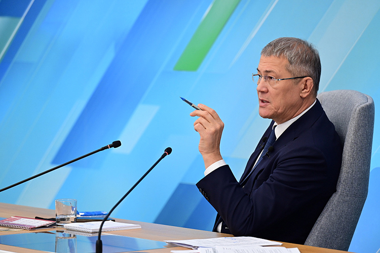 Хабиров хоть и не стремился к рекорду, но все же вышел на него. Беседа продлилась 4 часа 23 минуты, на 11 минут дольше, чем годом ранее