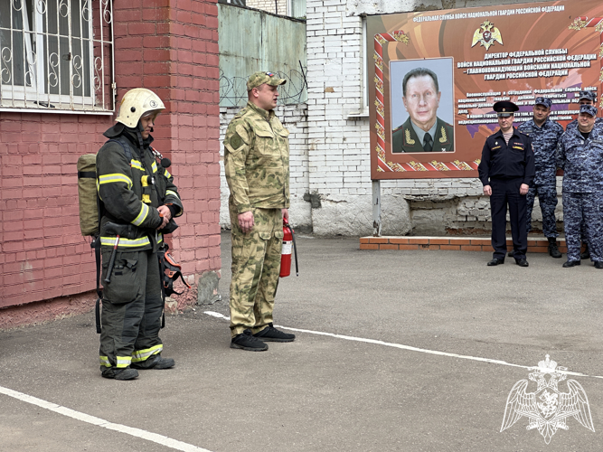 В Управлении Росгвардии по Калужской области прошла практическая тренировка по действиям личного состава в случае возникновения пожара