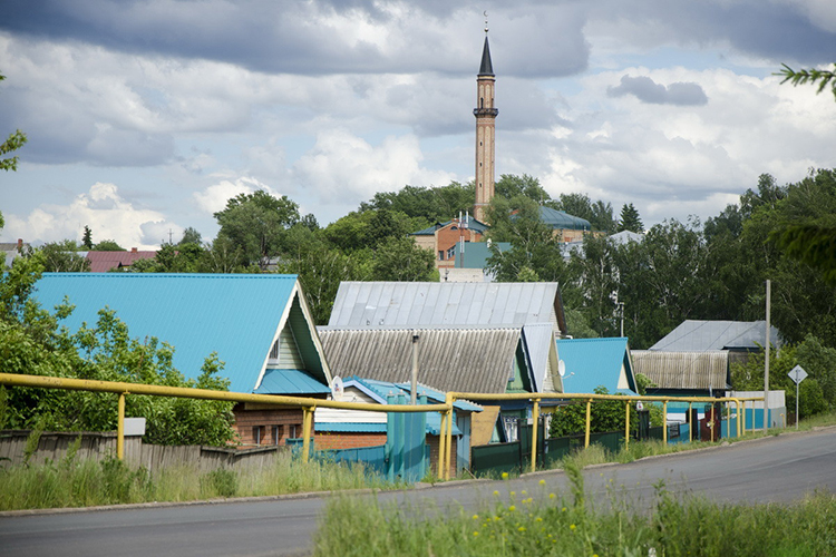 Атнинский район при этом сегодня самый маленький в республике — 680 кв. км, на которых проживают всего 12,5 тыс. человек