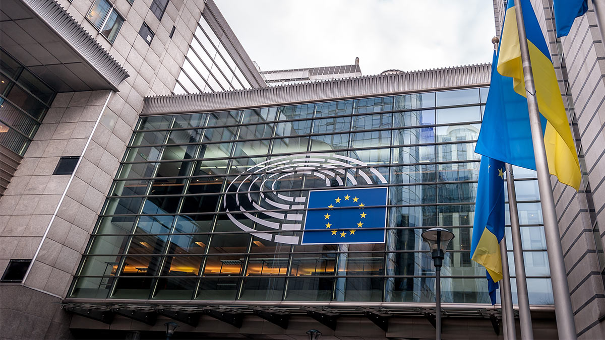 Европарламент одобрил кредит Украине на €90 млрд