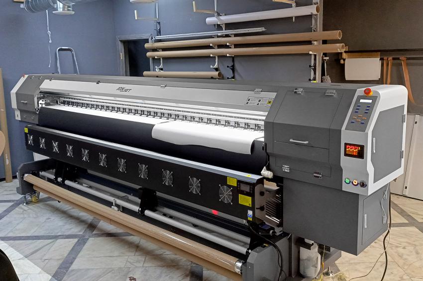 Компания «КОВЧЕГ» запустила 3-метровый принтер ARK-JET SOL 3202 в «Ультра» из Красноярского края