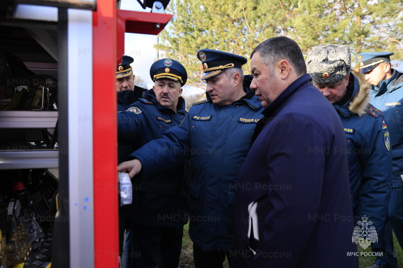 Александр Куренков в Тверской области открыл пожарно-спасательную часть и вручил ключи от новой техники