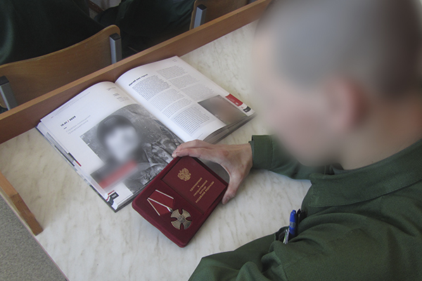 Мастер-класс по изготовлению заготовок для окопных свечей проведен для несовершеннолетних осужденных Ижевской воспитательной колонии