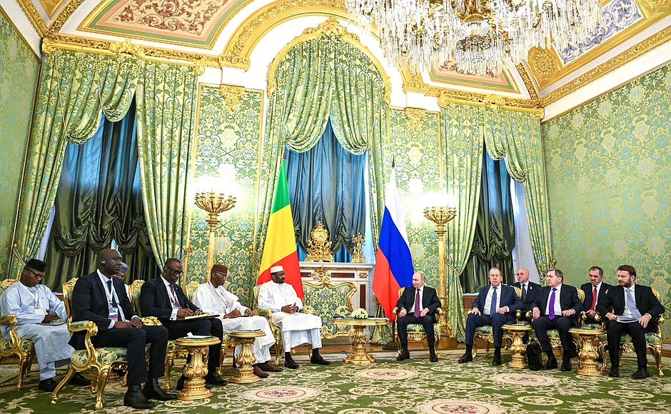 Переговоры с Президентом переходного периода Республики Мали Ассими Гойтой.