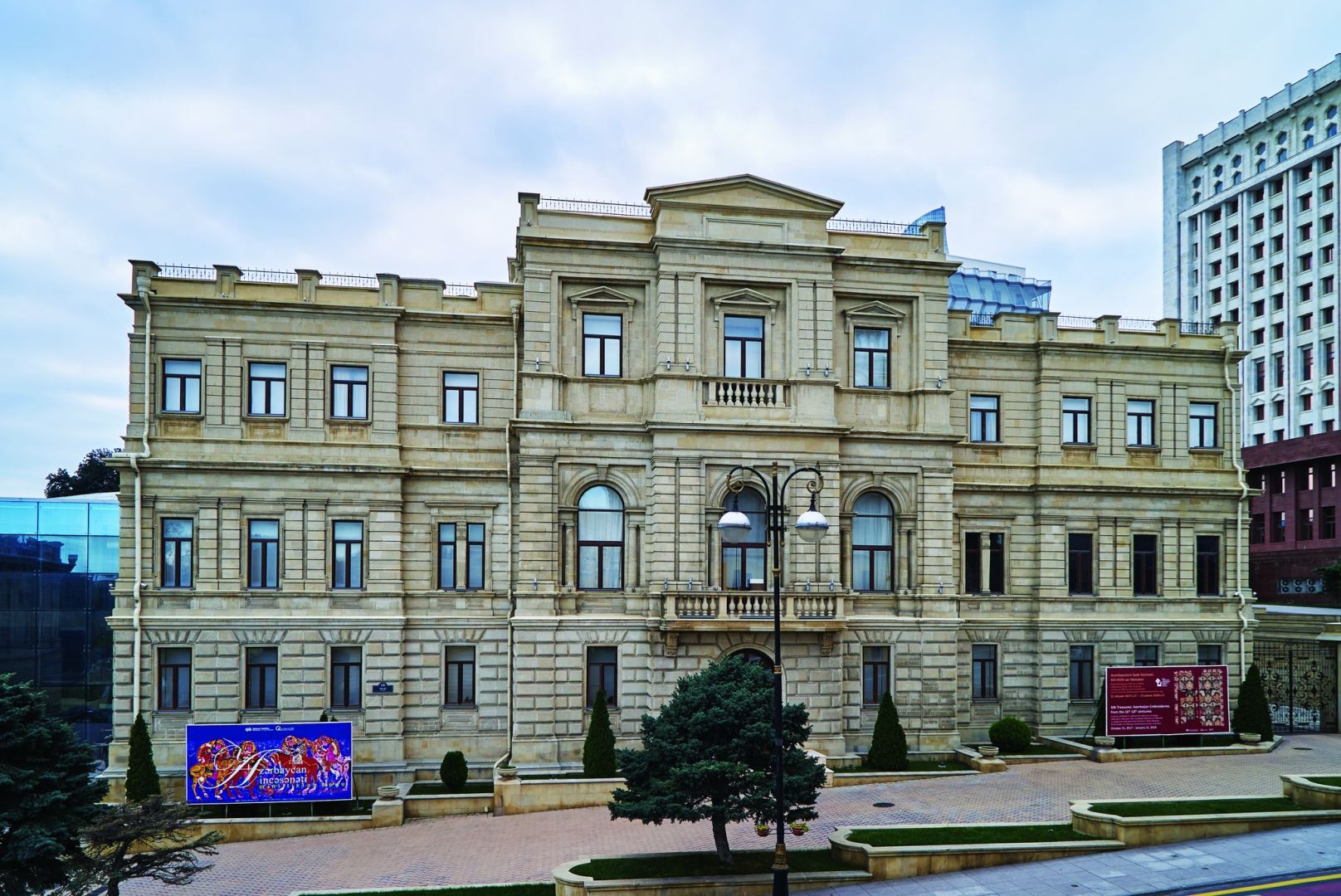 Музей искусств азербайджана. Музей искусств имени Рустама Мустафаева. Azerbaijan National Museum of Art. Мэрия Ганновера.