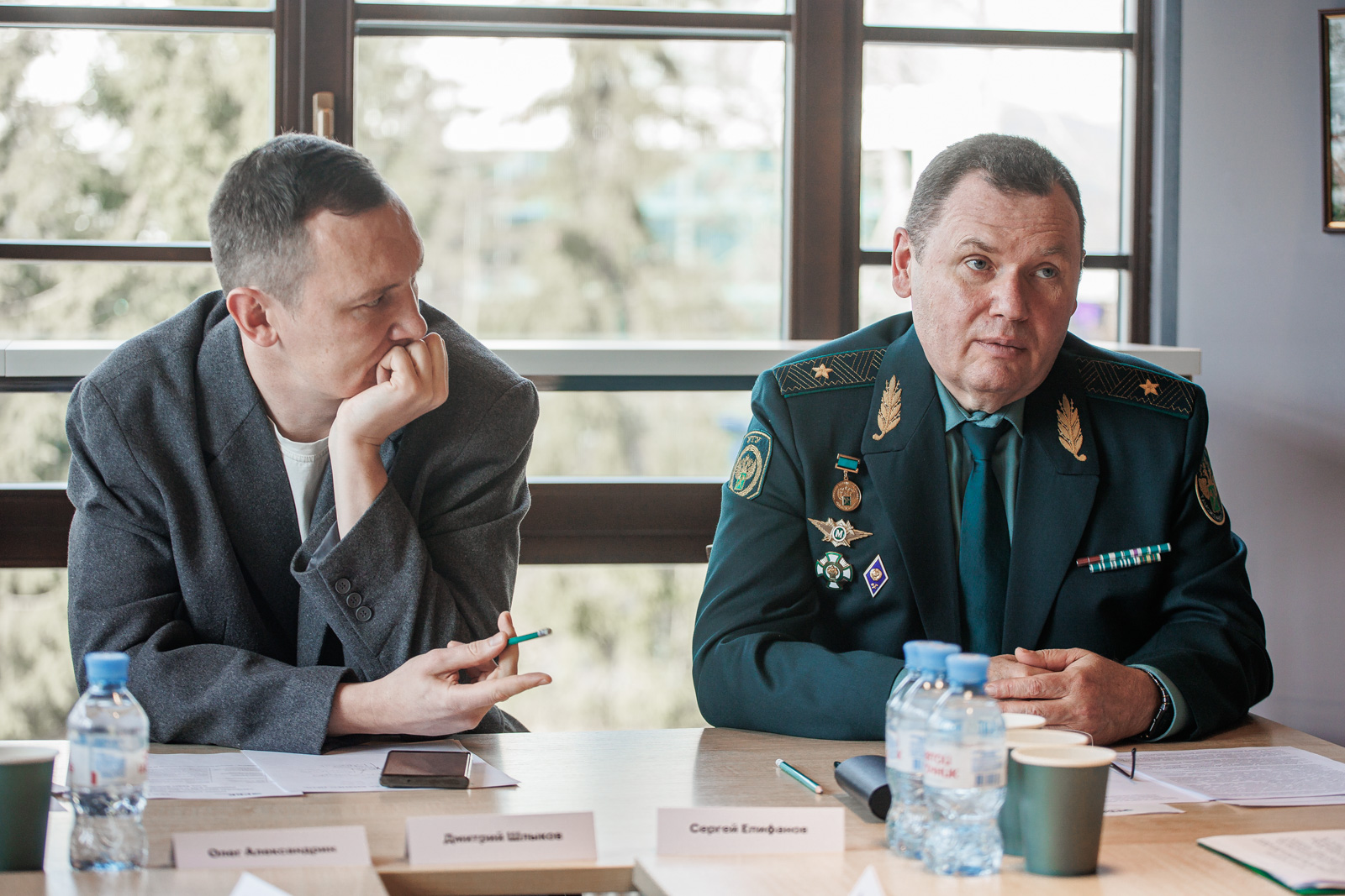 Главный редактор 66.RU Дмитрий Шлыков и и.о. начальника Уральского таможенного управления Сергей Епифанов 