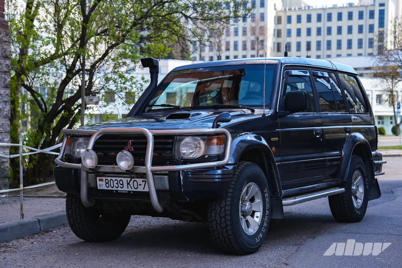 «Это был типичный перекупский вариант, но я влюбился»: история 30-летнего Mitsubishi Pajero