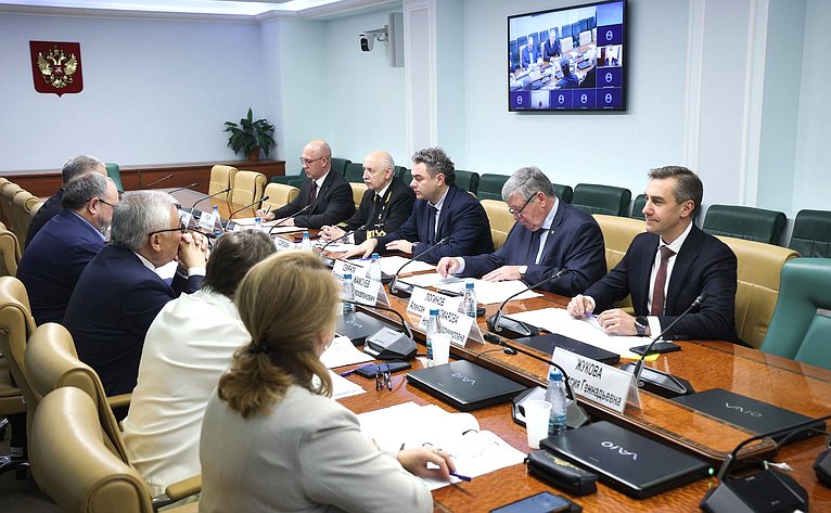 Совещание Комитета Совета Федерации по федеративному устройству, региональной политике, местному самоуправлению и делам Севера совместно с Советом по вопросам развития Дальнего Востока, Арктики и Антарктики при СФ