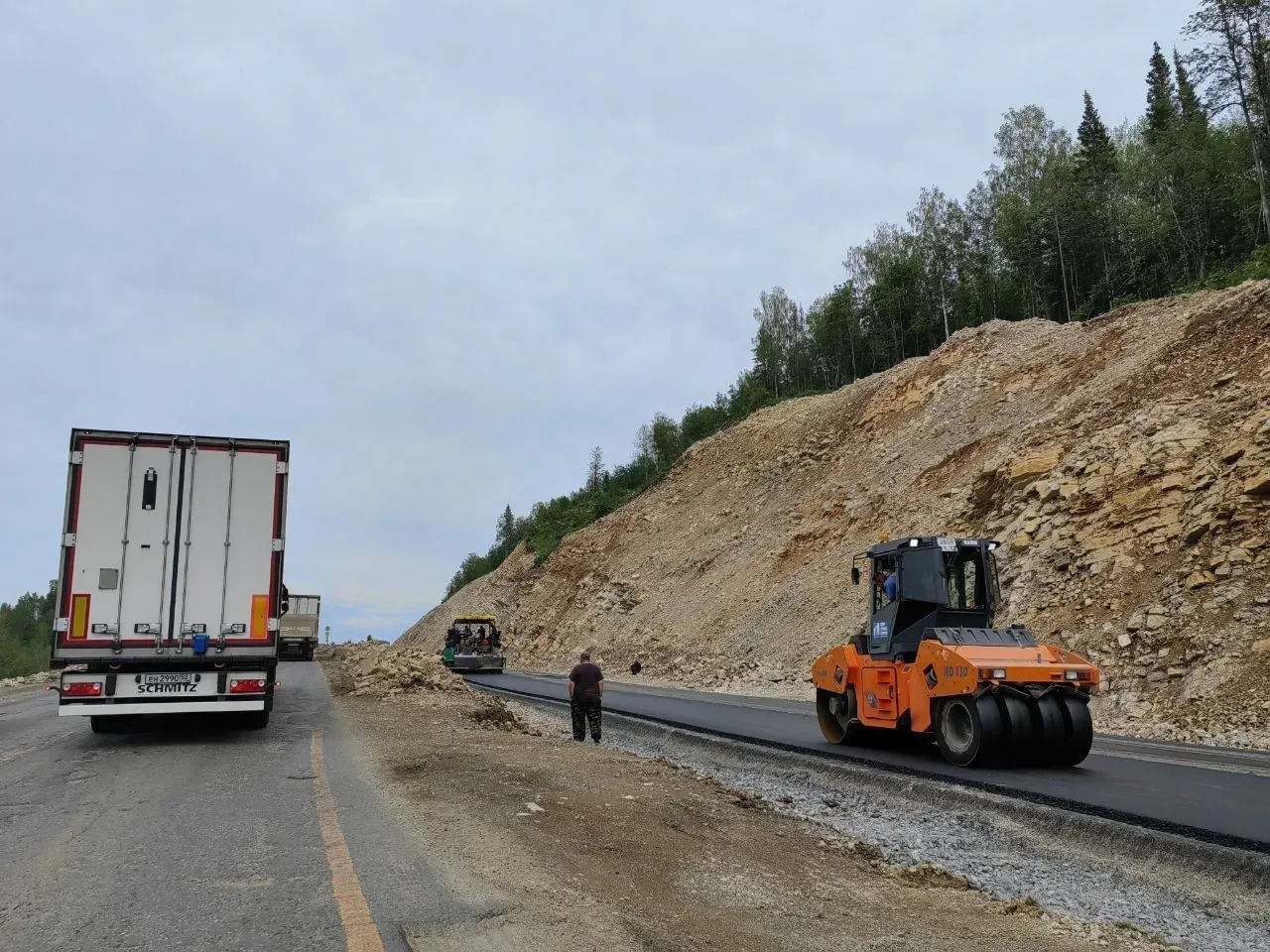 Челябинская область построила 1,5 тыс. км дорог и обновила общественный автопарк на 700 единиц. Фото. © 