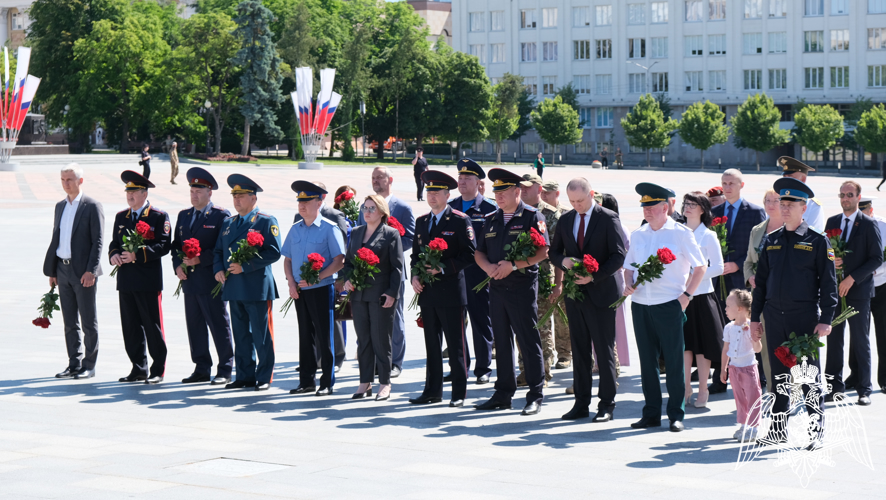 Начальник Управления Росгвардии по Белгородской области принял участие в памятных мероприятиях, посвященных Дню памяти и скорби