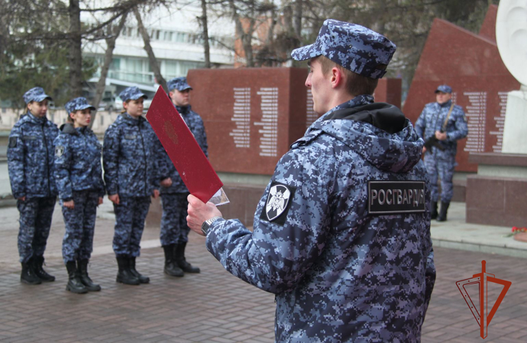 Приведение к присяге новых сотрудников Росгвардии состоялось в Новосибирске 