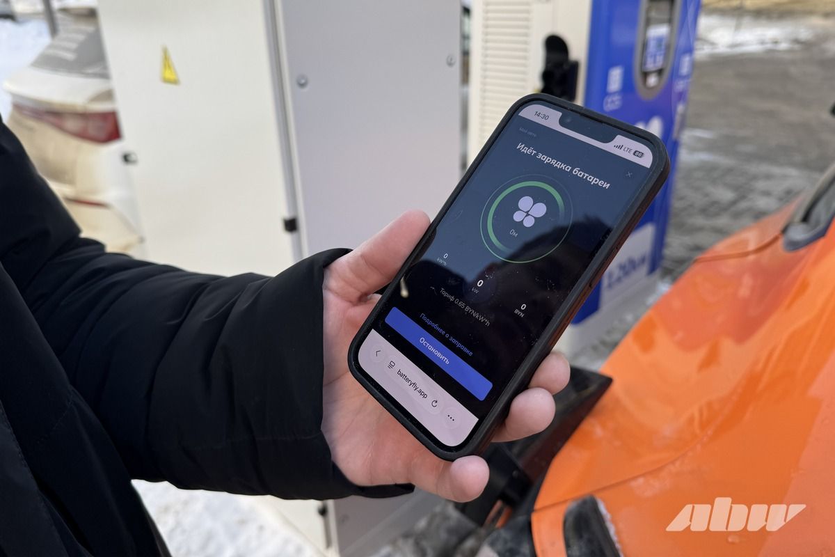 Таксисты занимают все зарядки? Что происходит на электрозаправках днем