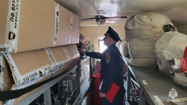 Пожарно-тактические учения в Приобье: готовность к ликвидации ЧС на воде подтверждена