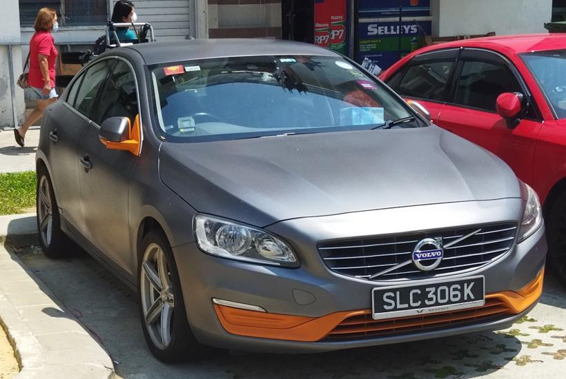 Volvo S60 orange accents Front