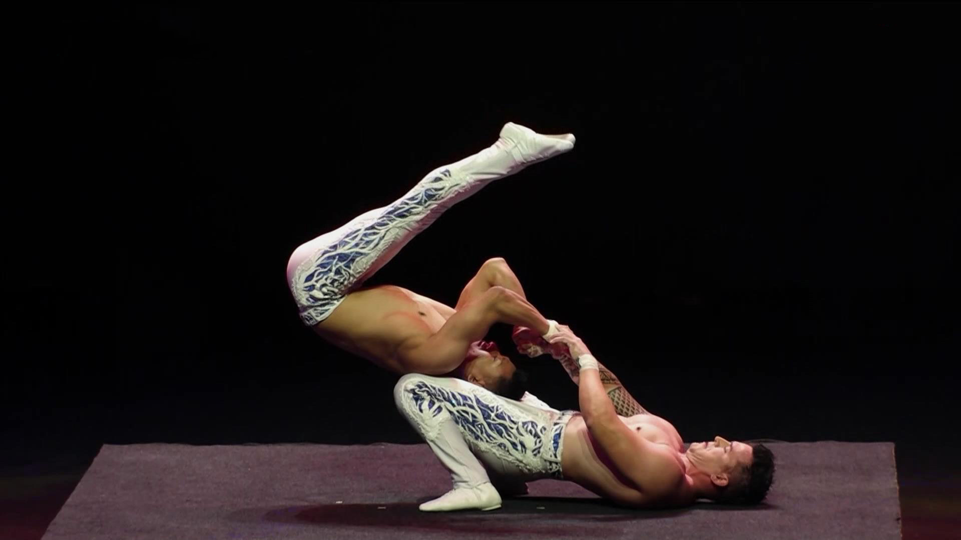 Лучшие акробаты мира выступили на цирковом фестивале 