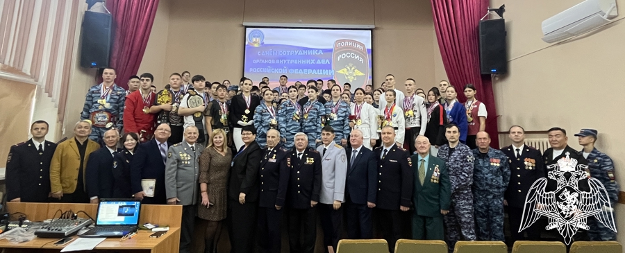 В преддверии Дня сотрудников органов внутренних дел росгвардейцы посетили торжественное мероприятие в подшефном техникуме 
