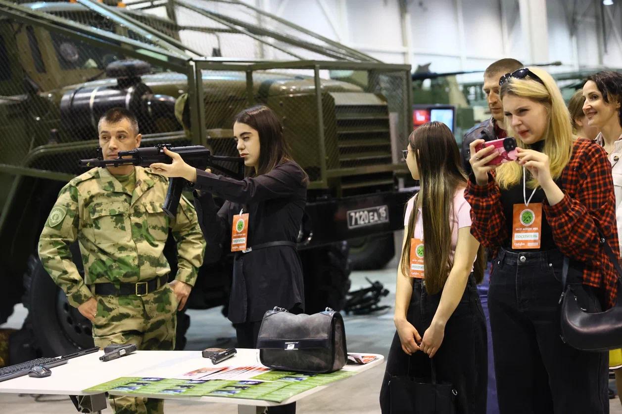 Фото Росгвардия на выставке в «Новосибирск Экспоцентр»: от зрелищных задержаний до профориентации молодежи 14